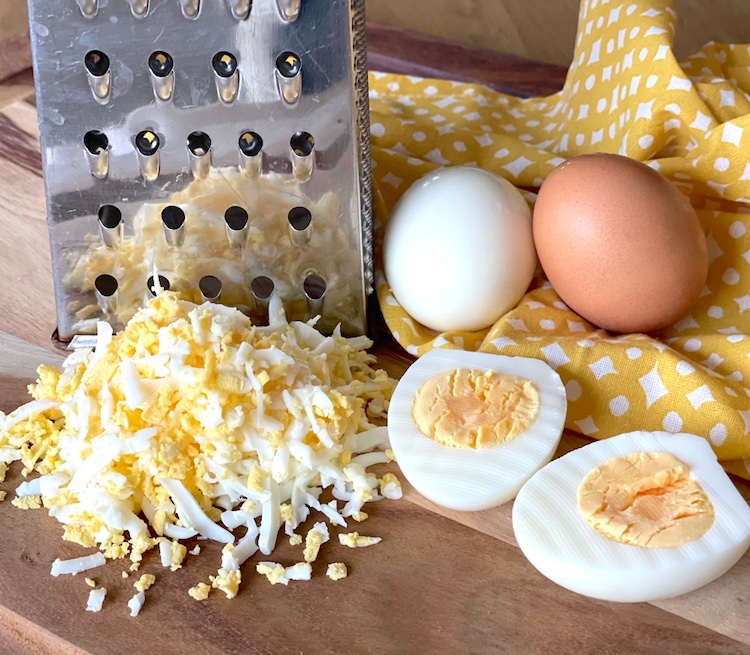 You're going to love this simple food hack! You can grate boiled eggs over your avocado toast or a salad. It makes it so much easier to eat. And it's fun!