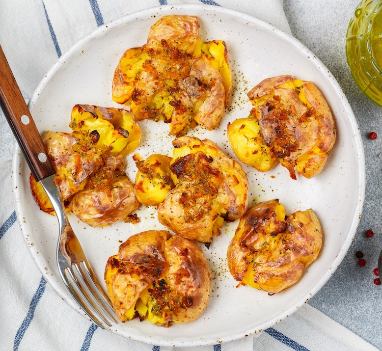 Crispy Oven Roasted Smashed Potatoes - Creme De La Crumb