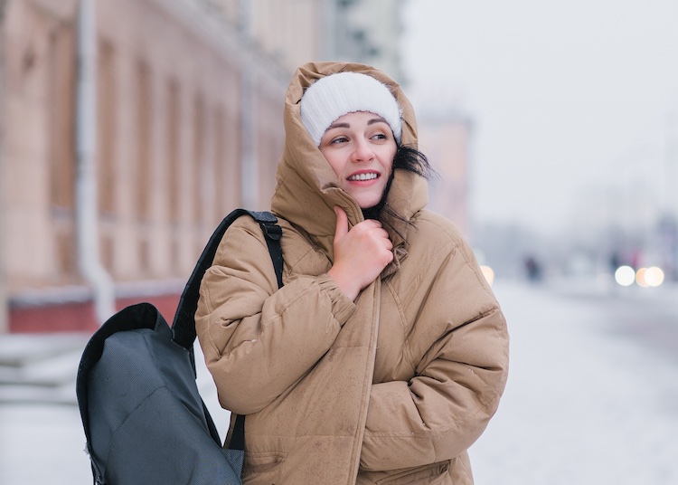 Is dandruff worse in the winter or summer? How about humidity or dry air? What is the worst climate for dandruff and how to protect your scalp and hair from dry and itchy skin. 