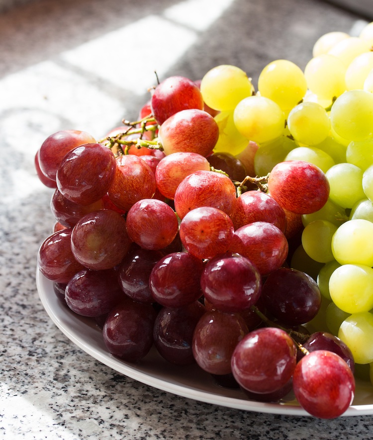 Easy Creamy Grape Salad Recipe 